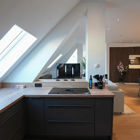 Signature Penthouse - 120 Qm - Private Terrace And Sky View Λειψία